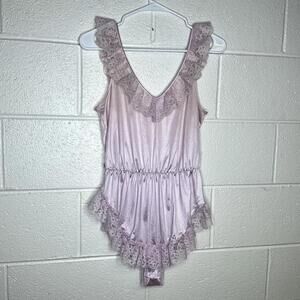 < Vintage Texsheen Pink Nylon Lace Trimmed Teddy >